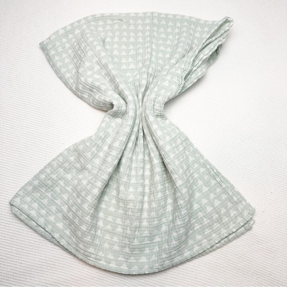Cloud island muslin swaddle blanket green with white triangles